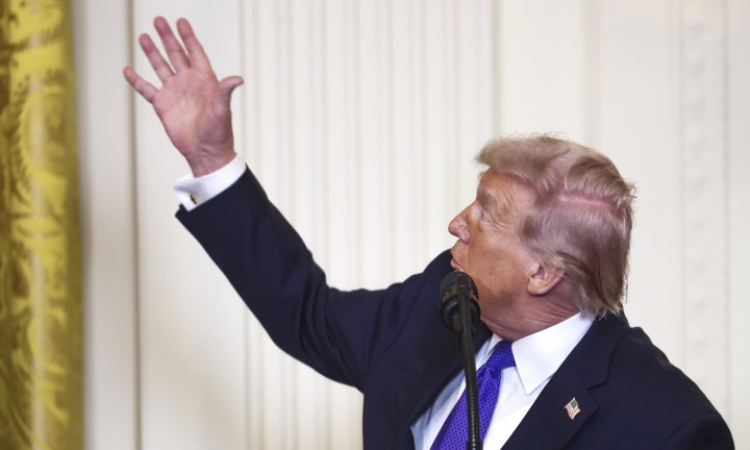 Тръмп: Унищожихме военноморските сили на Иран